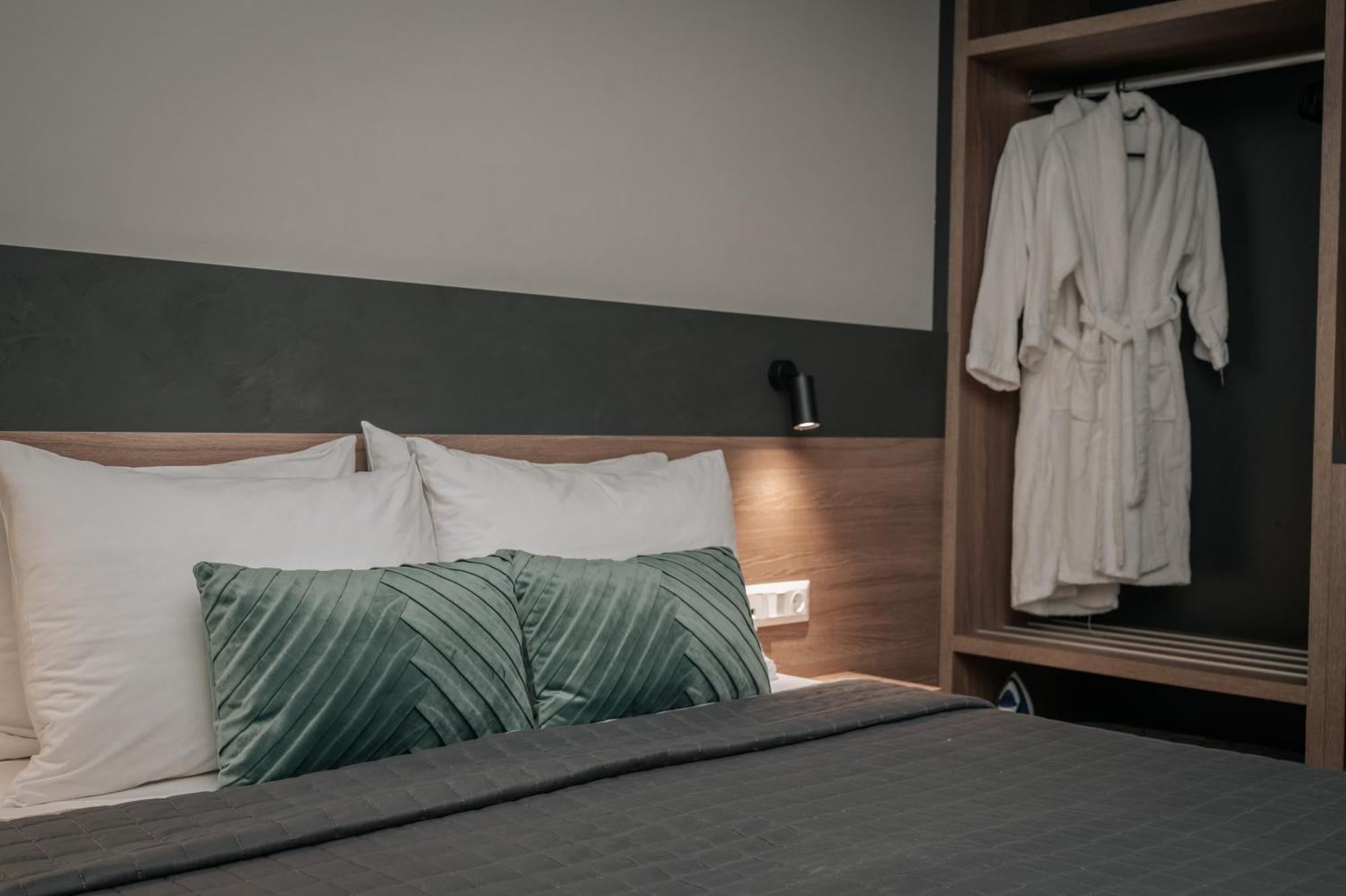 Paralía Elizabeth Queen Luxury Rooms מראה חיצוני תמונה