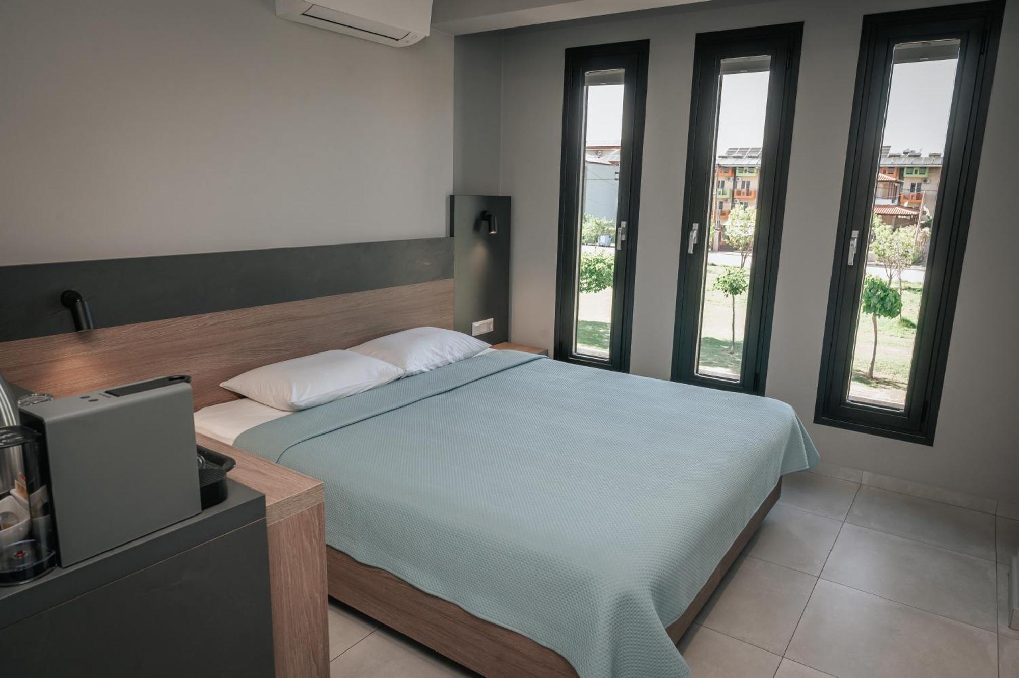 Paralía Elizabeth Queen Luxury Rooms מראה חיצוני תמונה
