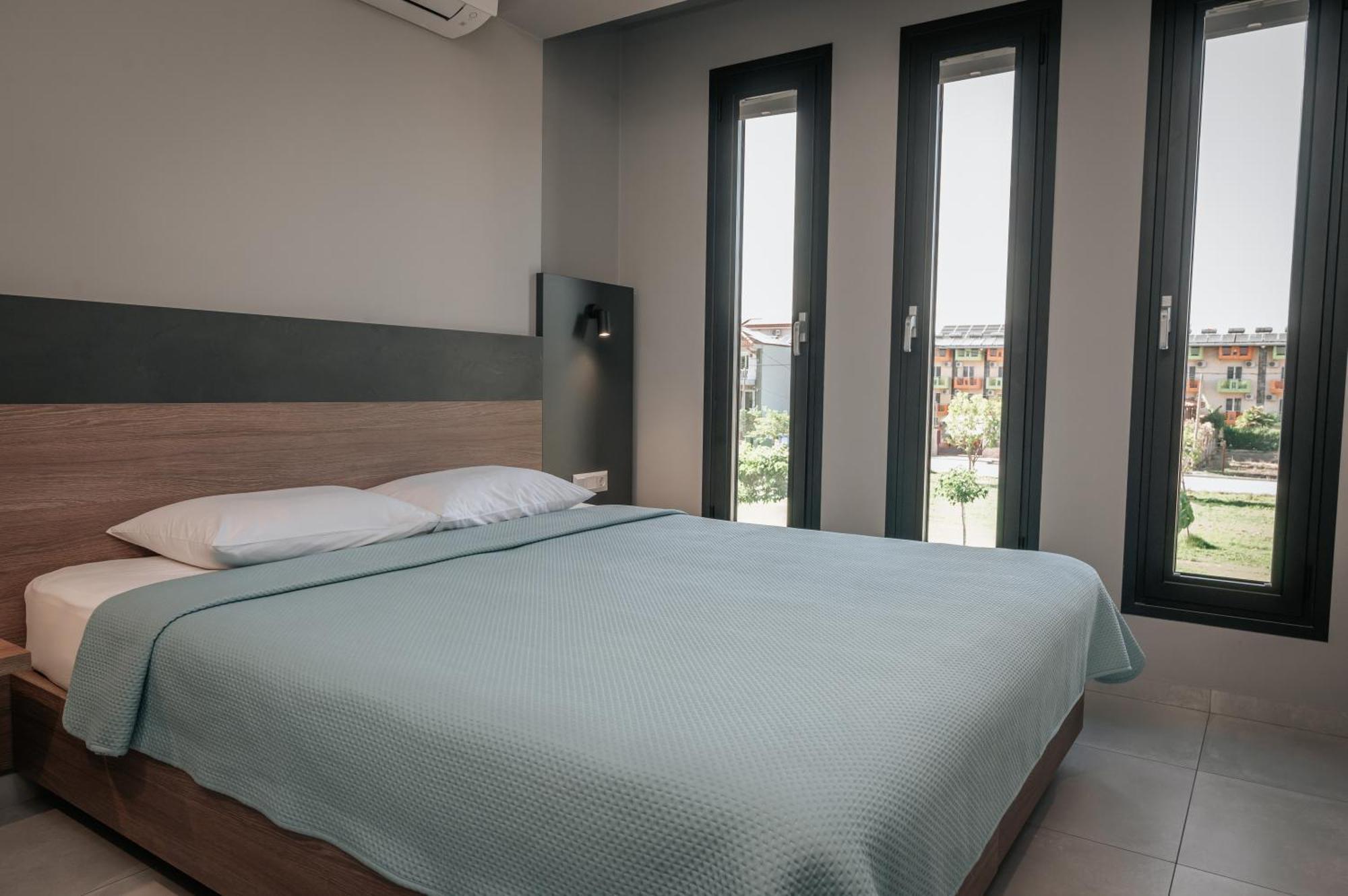 Paralía Elizabeth Queen Luxury Rooms מראה חיצוני תמונה
